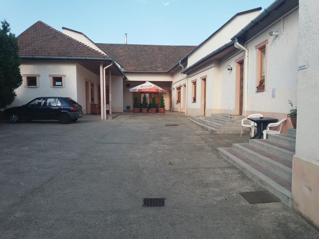 Rakoczi Panzio Otel Debrecen Dış mekan fotoğraf