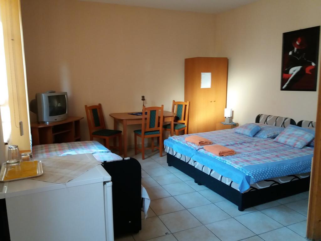 Rakoczi Panzio Otel Debrecen Dış mekan fotoğraf